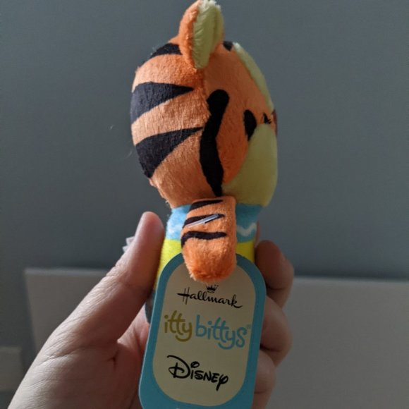Hallmark Itty Bitty Easter Tigger - Picture 3 of 3